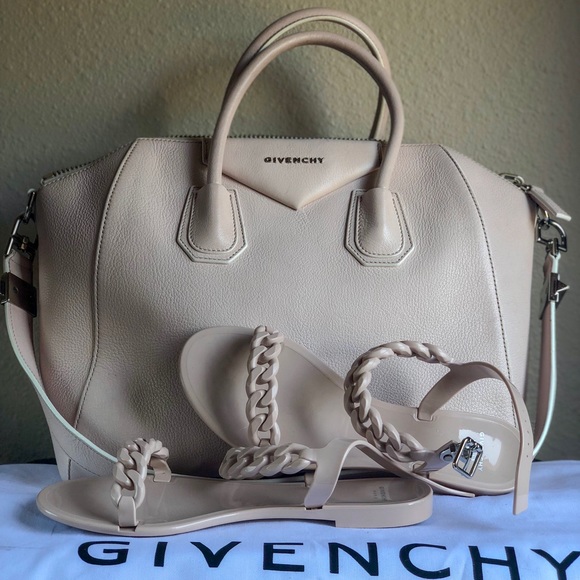 Givenchy Handbags - 🎉🎉🎉Host Pick  5/21 🎉🎉🎉 Givenchy Antigona